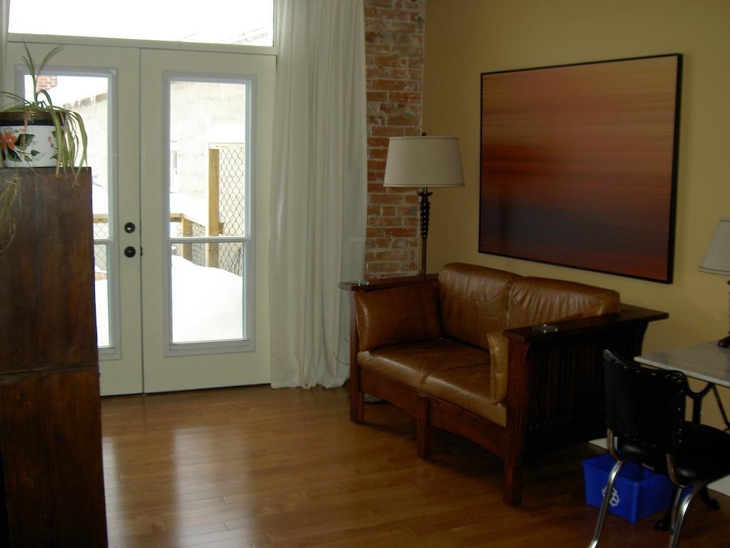 In Season Guest Suite Campbellford Room photo